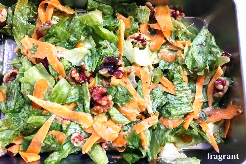 レタス＆にんじん＆赤クルミサラダ